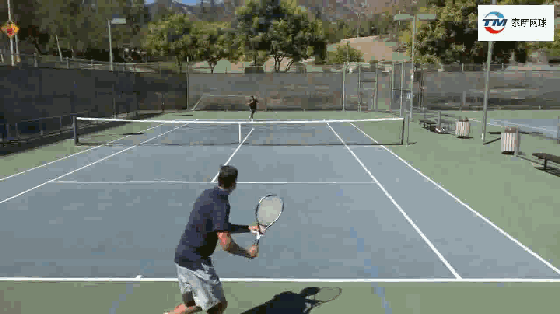 网球正手斜线过网急坠三要素：球外侧、拍头速度和上旋