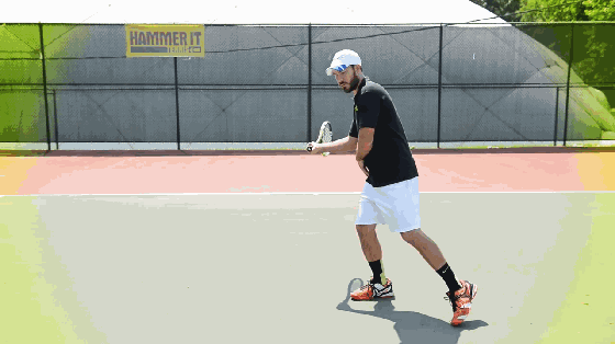 网球正手击球的3个细节，小臂翻转瞬间增加上旋，提高击球力量！