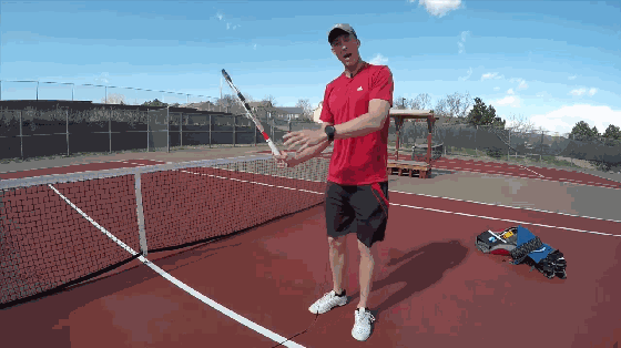 网球正手拍头滞后的正确做法，一个小改变就能加快你的拍头速度！