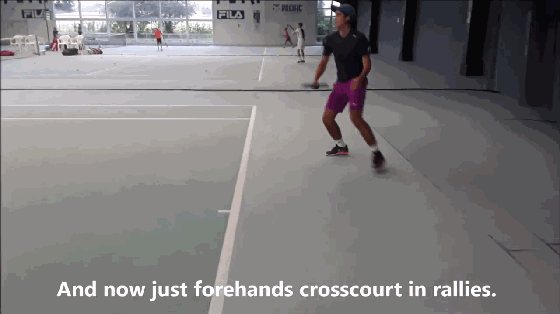 网球正手击球没有穿透力？试试调整一下你的收拍位置！