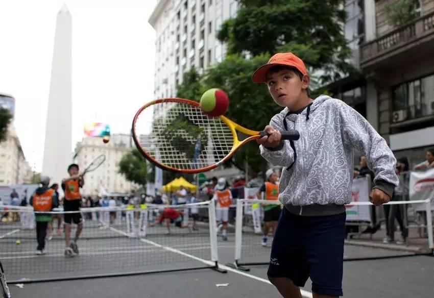 让孩子去打网球，让他赢在起跑线上！