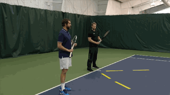 这个正确的腿部动作会大大提高你的网球击球力量！