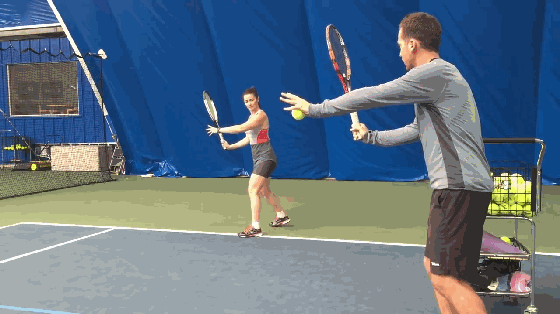网球现代正手正确的引拍方式，一个半圆造就速度与力量！