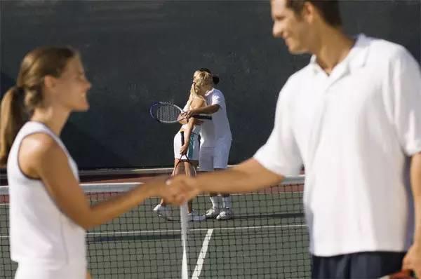 教打网球的你如何实力撩妹