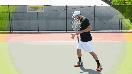 网球正手击球的3个细节，小臂翻转瞬间增加上旋，提高击球力量！