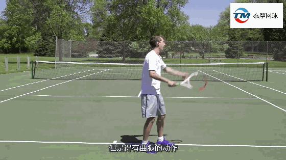 起跳？不起跳？什么才是网球发球的正确做法？
