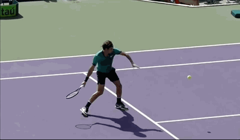 先移动，还是先侧身？费德勒展示网球中前场迎击。