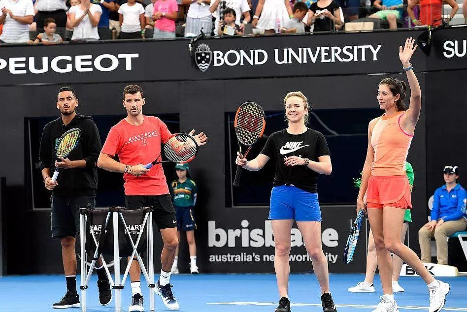小花惜败无缘正赛；年青人纷纷退赛，澳网费三岁有可能笑到最后。