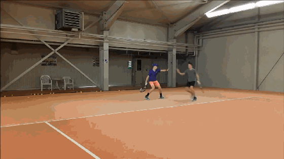 网球底线对拉时和同伴击掌有奇效？这训练方法确实不一般！