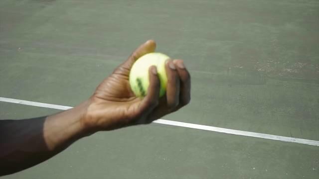 一个好的抛球是怎样的？网球超详细的发球抛球动作分解！