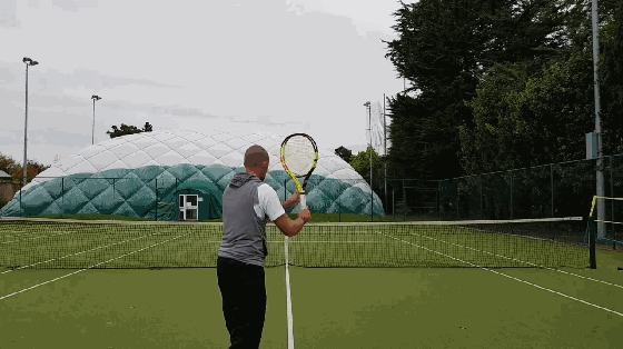 网球击球要拍头加速、放松鞭打，道理你都懂，关键是怎么练？