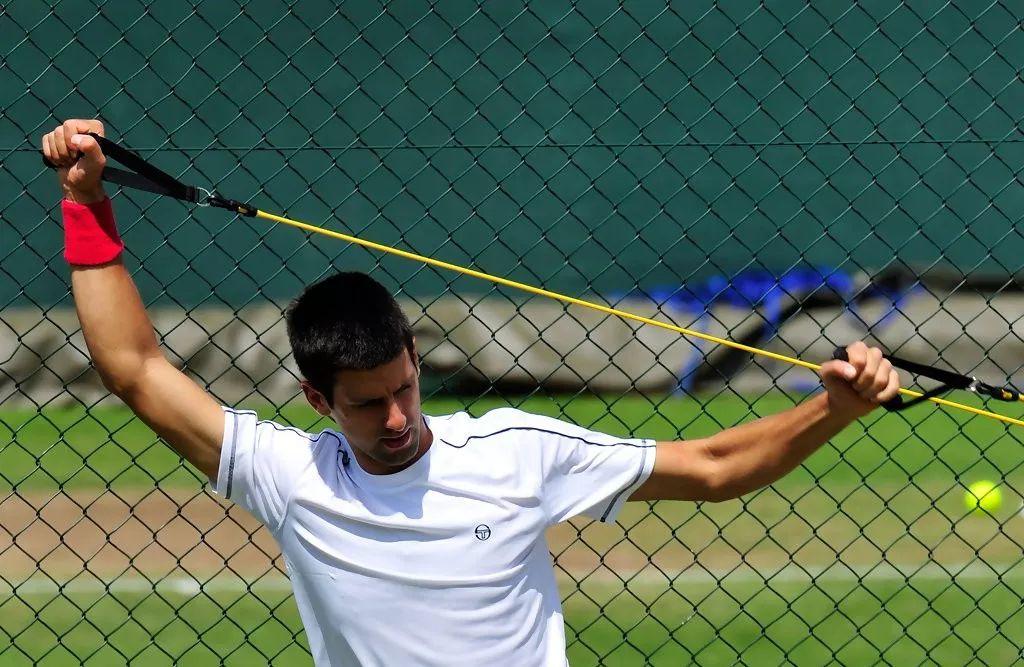99.9%网球职业运动员都会用弹力绳练习，你为什么要错过？