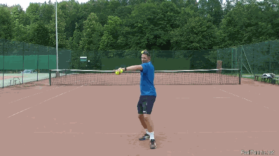 网球发球手臂内旋7大练习+1个技巧，巨大的击球力量在这一瞬间产生
