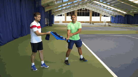 网球如何提高正手拍头速度？不妨试试这个拉毛巾练习
